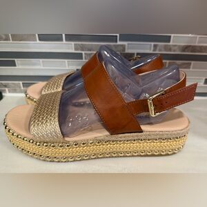 Seven Dials Berenice Two Tone Studded Platform sandal Size 7-1/2
